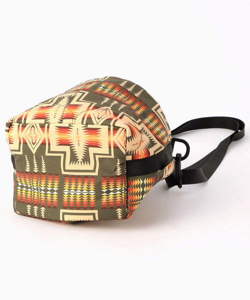 PENDLETON（ペンドルトン）の「KiU/キウ PNDLTN_PADDED POCKETFUL MINI BAG パデッドポケッタフルミニバッグ（ショルダーバッグ・メンズ・オリーブ/ネイビー・ONE SIZE）」の12枚目の写真