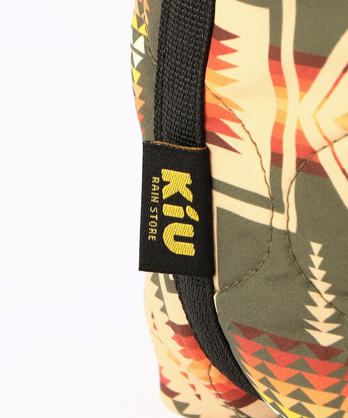 PENDLETON（ペンドルトン）の「KiU/キウ PNDLTN_PADDED POCKETFUL MINI BAG パデッドポケッタフルミニバッグ（ショルダーバッグ・メンズ・オリーブ/ネイビー・ONE SIZE）」の8枚目の写真