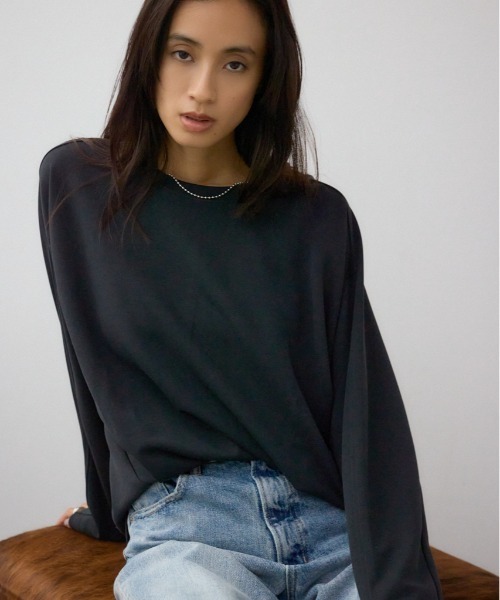 AZUL by moussy(アズールバイマウジー)の「コクーンカットロングスリーブトップス(Tシャツ/カットソー・レディース・オフホワイト/チャコールグレー/ブラック/ブラウン・FREE)」の2枚目の写真