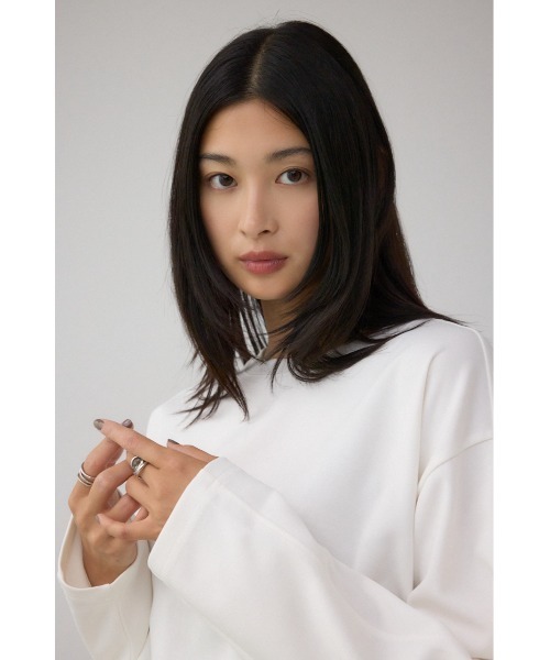 AZUL by moussy(アズールバイマウジー)の「コクーンカットロングスリーブトップス(Tシャツ/カットソー・レディース・オフホワイト/チャコールグレー/ブラック/ブラウン・FREE)」の12枚目の写真