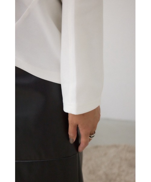 AZUL by moussy(アズールバイマウジー)の「コクーンカットロングスリーブトップス(Tシャツ/カットソー・レディース・オフホワイト/チャコールグレー/ブラック/ブラウン・FREE)」の21枚目の写真