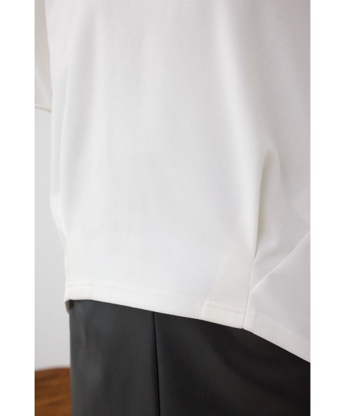 AZUL by moussy(アズールバイマウジー)の「コクーンカットロングスリーブトップス(Tシャツ/カットソー・レディース・オフホワイト/チャコールグレー/ブラック/ブラウン・FREE)」の22枚目の写真