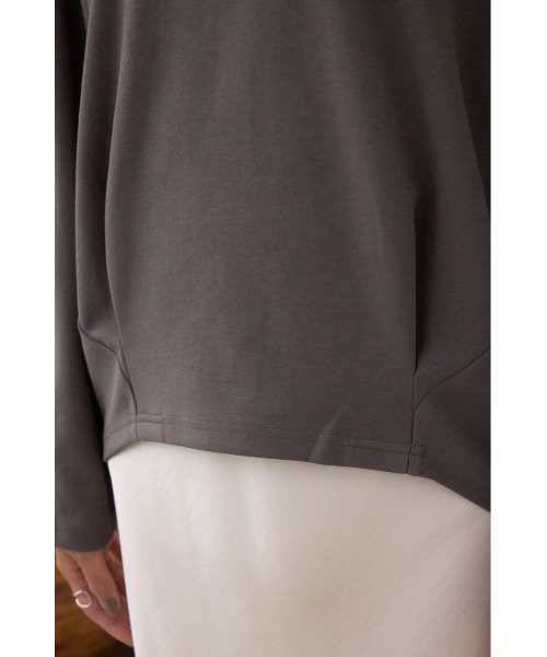 AZUL by moussy(アズールバイマウジー)の「コクーンカットロングスリーブトップス(Tシャツ/カットソー・レディース・オフホワイト/チャコールグレー/ブラック/ブラウン・FREE)」の10枚目の写真
