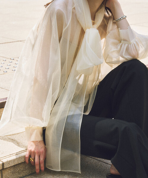 ★新品★ NOBLE ノーブル ベージュ ブライトシアーヨークボウタイブラウス NOBLE（ノーブル） ブライトシアーヨークボウタイブラウス