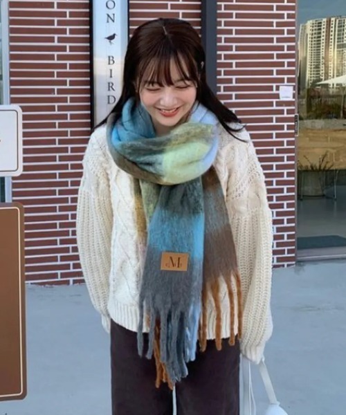 MUCENT（ムセント）の「◇MUCENT◇ブランド直輸入正規品/MUCENT シグネチャー マフラー MUCENT SIGNATURE MUFFLER（マフラー・レディース・アイボリー/ブルー系その他/ピンク/ブルー/ミント/グリーン系その他/グリーン/ピンク系その他/ライトブルー/カーキ/ブラック/グレー・FREE）」の5枚目の写真