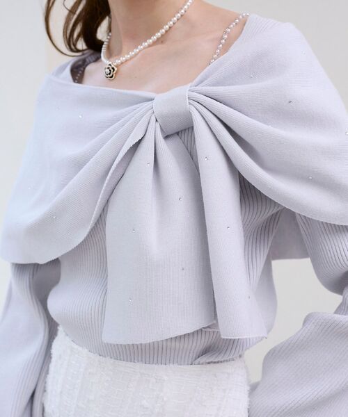 MAJESTIC LEGON(マジェスティックレゴン)の「ビジューリボンオフショルニット(ニット/セーター・レディース・ピンク/ボルドー/アイボリー/ブラック/グレー/ブラック系その他/ライトグレー・MEDIUM)」の12枚目の写真