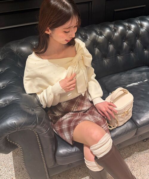 MAJESTIC LEGON(マジェスティックレゴン)の「ビジューリボンオフショルニット(ニット/セーター・レディース・ピンク/ボルドー/アイボリー/ブラック/グレー/ブラック系その他/ライトグレー・MEDIUM)」の17枚目の写真