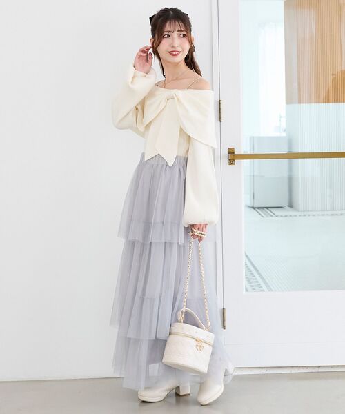 MAJESTIC LEGON(マジェスティックレゴン)の「ビジューリボンオフショルニット(ニット/セーター・レディース・ピンク/ボルドー/アイボリー/ブラック/グレー/ブラック系その他/ライトグレー・MEDIUM)」の21枚目の写真