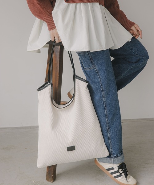 210nouve（トゥージュヌーブ）の「コーデュロイ パイピング ショルダーバッグ（ショルダーバッグ・レディース・グレー/ブラック/アイボリー/ブラウン・FREE）」の2枚目の写真