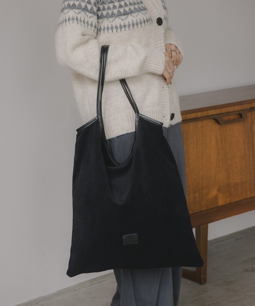 210nouve（トゥージュヌーブ）の「コーデュロイ パイピング ショルダーバッグ（ショルダーバッグ・レディース・グレー/ブラック/アイボリー/ブラウン・FREE）」の22枚目の写真