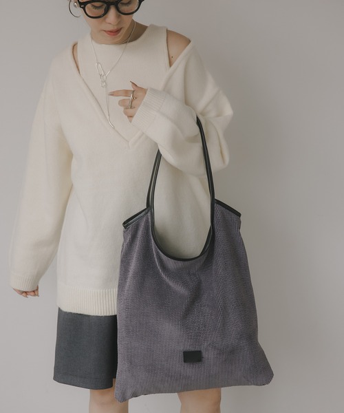 210nouve（トゥージュヌーブ）の「コーデュロイ パイピング ショルダーバッグ（ショルダーバッグ・レディース・グレー/ブラック/アイボリー/ブラウン・FREE）」の21枚目の写真