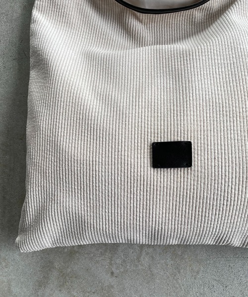 210nouve（トゥージュヌーブ）の「コーデュロイ パイピング ショルダーバッグ（ショルダーバッグ・レディース・グレー/ブラック/アイボリー/ブラウン・FREE）」の10枚目の写真