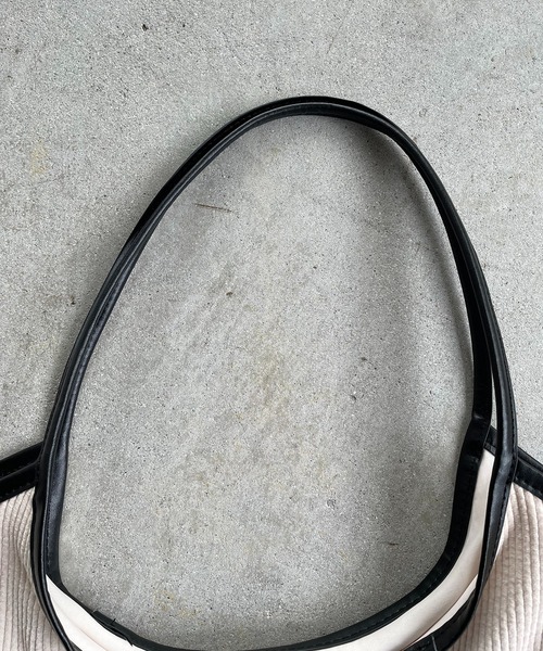 210nouve（トゥージュヌーブ）の「コーデュロイ パイピング ショルダーバッグ（ショルダーバッグ・レディース・グレー/ブラック/アイボリー/ブラウン・FREE）」の8枚目の写真