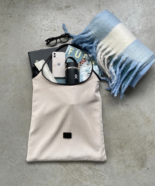 210nouve（トゥージュヌーブ）の「コーデュロイ パイピング ショルダーバッグ（ショルダーバッグ・レディース・グレー/ブラック/アイボリー/ブラウン・FREE）」の5枚目の写真