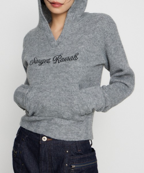 LAGUA GEM（ラグアジェム）の「JACQUARD HOODIE KNIT トップス（ニット/セーター・レディース・バーガンディー/杢グレー/アイボリー/ブラック・FREE）」の4枚目の写真