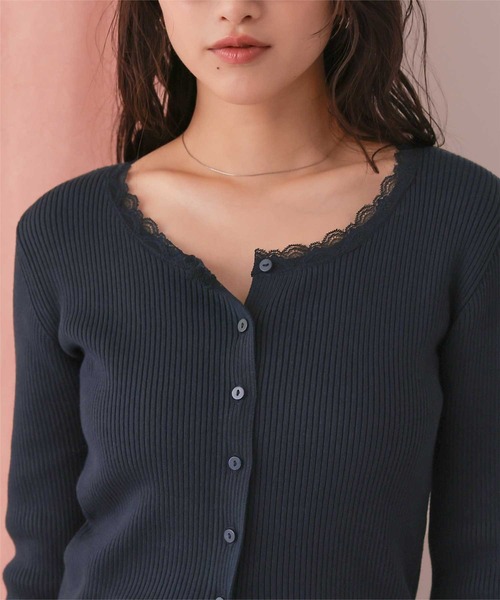 titivate(ティティベイト)の「レースドッキングリブニットトップス(ニット/セーター・レディース・ネイビー/イエロー/グレー・S/M/L)」の8枚目の写真