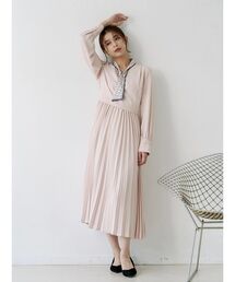 TONAL（トーナル）の「スカーフタイパールプリーツワンピース（ワンピース）」