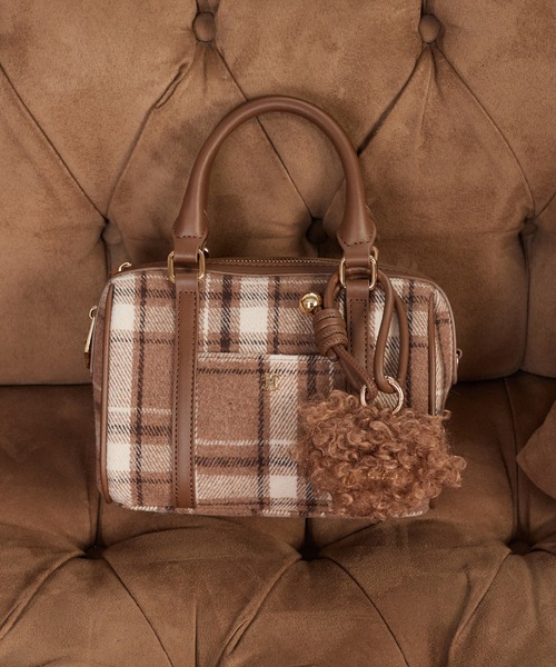 one after another NICE CLAUP（ワンアフターアナザーナイスクラップ）の「ハートチャーム付きミニボストンバッグ（ボストンバッグ・レディース・アイボリー/ブラウン系その他/キャメル・FREE）」の3枚目の写真