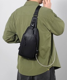 【MAGASIN DE MODE TOOLS】ウォータープルーフワンショルダーバッグ USBポート付き/マルチポケット KNF147