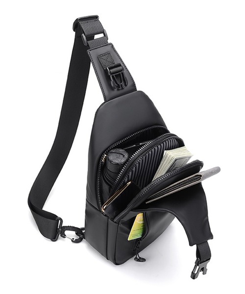 MAGASIN DE MODE TOOLS(マガジンデモードトゥールズ)の「【MAGASIN DE MODE TOOLS】ウォータープルーフワンショルダーバッグ USBポート付き/マルチポケット KNF147(ショルダーバッグ・メンズ・ブラック/カーキ/グレー・FREE)」の10枚目の写真