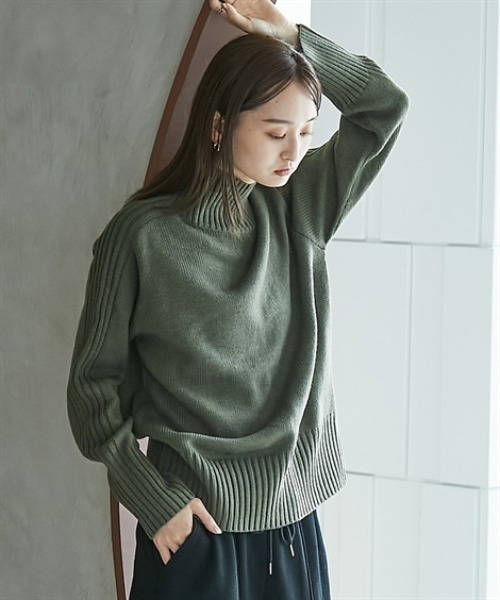 nissen(ニッセン)の「サイドリブ切替ハイネックニットトップス(ニット/セーター・レディース・チャコールグレー/カーキ/グレイッシュベージュ/モカ・S/M/L/LL)」の4枚目の写真