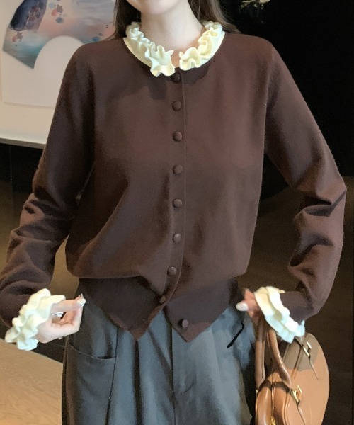 CLOTHY(クロシィ)の「【一枚で着映えする、フェミニンアイテム】配色モチーフニットカーディガン(カーディガン/ボレロ・レディース・ブラウン/ネイビー/ブラック・FREE)」の5枚目の写真