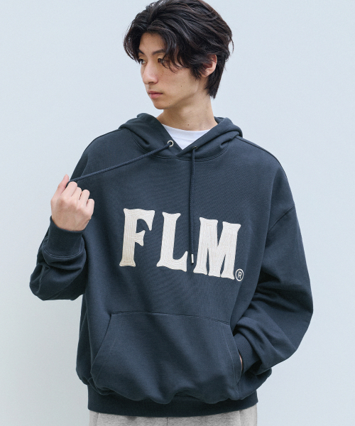 F.ILLUMINATE(フィルミネイト)の「FLM スティッチロゴフードパーカー-ネイビー(パーカー・レディース・その他・SMALL/MEDIUM/LARGE)」の3枚目の写真