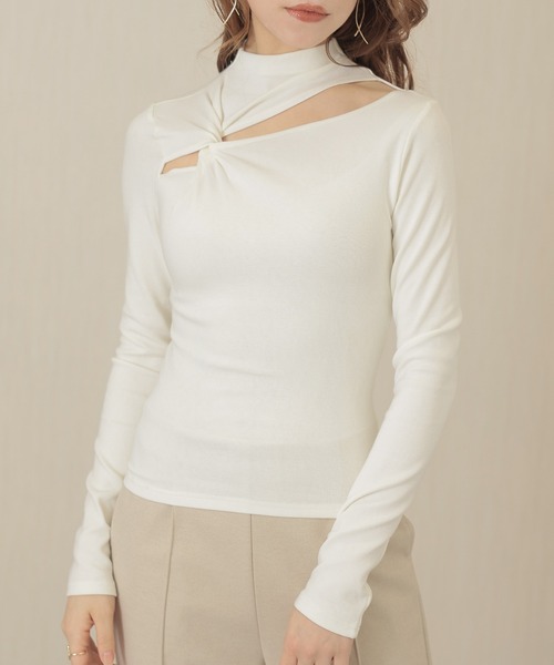 Lace Ladies（レースレディース）の「コットン混 ハイネック ツイスト オープンカット トップス（Tシャツ/カットソー・レディース・チャコールグレー/アイボリー/ブラック・FREE）」の2枚目の写真