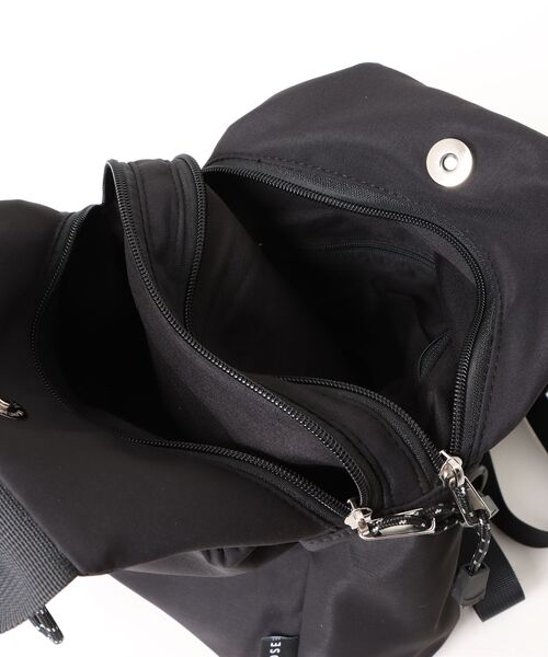 ALTROSE（アルトローズ）の「［ALTROSE/アルトローズ］アニマル レオパード ヒョウ柄 ナイロン 2WAYバッグ リュック ボディバッグ（バックパック/リュック・レディース・レオパード/アイボリー/ブラック/ブラック系その他/グレー・FREE）」の9枚目の写真