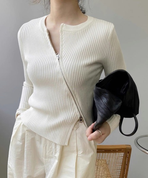 DAY CLOSET(デイ クローゼット)の「【周りと差がつく斜めジップ】長袖スラッシュ ダブルジップ スリット入り リブニットカットソー レディース(カーディガン/ボレロ・レディース・グレー/ブラック/ホワイト・FREE)」の2枚目の写真
