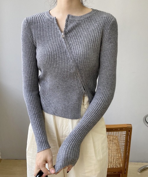DAY CLOSET(デイ クローゼット)の「【周りと差がつく斜めジップ】長袖スラッシュ ダブルジップ スリット入り リブニットカットソー レディース(カーディガン/ボレロ・レディース・グレー/ブラック/ホワイト・FREE)」の8枚目の写真