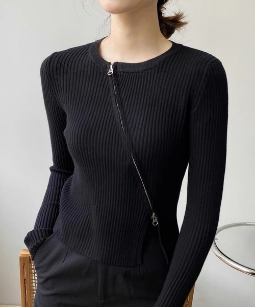 DAY CLOSET(デイ クローゼット)の「【周りと差がつく斜めジップ】長袖スラッシュ ダブルジップ スリット入り リブニットカットソー レディース(カーディガン/ボレロ・レディース・グレー/ブラック/ホワイト・FREE)」の4枚目の写真