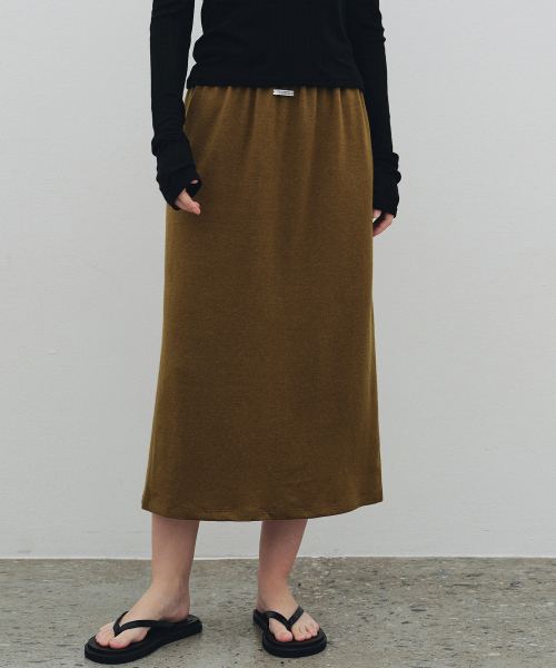 NEEV(ニーヴ)の「Smoke Banding Long Skirt (Olive)(スカート・レディース・その他・FREE)」の1枚目の写真