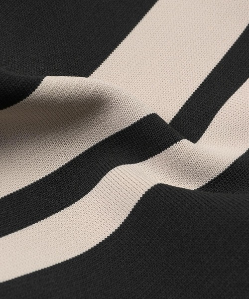 The DUFFER of ST.GEORGE（ザダファーオブセントジョージ）の「WASHABLE KEY NECK KNIT：自宅で洗える ウォッシャブル キーネックニット（ニット/セーター・メンズ・ライトグレー/ブラック/ネイビー/アッシュグレー・MEDIUM/X-LARGE/LARGE）」の10枚目の写真