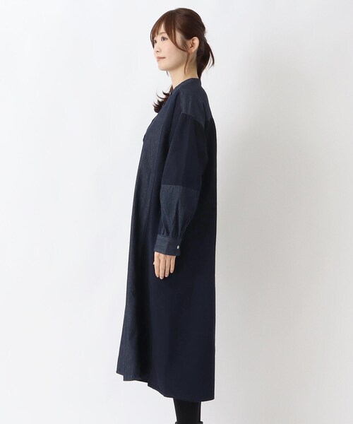 one'sterrace（ワンズテラス）の「デニム袖切替え 前開きワンピース（ワンピース・レディース・ネイビー系5/ブルー系その他7・02）」の4枚目の写真