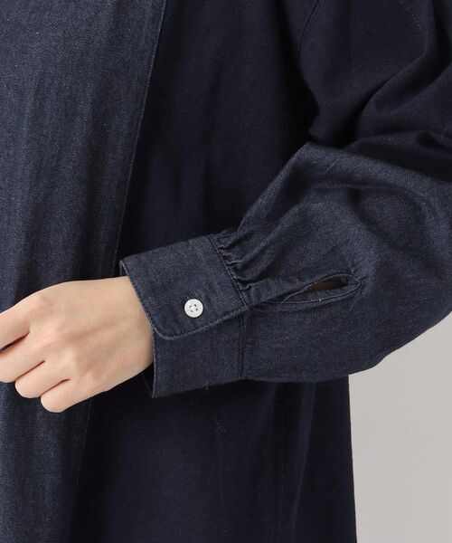 one'sterrace（ワンズテラス）の「デニム袖切替え 前開きワンピース（ワンピース・レディース・ネイビー系5/ブルー系その他7・02）」の7枚目の写真