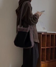 【秋冬こなれ・ふわもこ】もこもこボアファー切り替えショルダーバッグ/3色展開|チャコールグレー ベージュ グリーン 大人カジュアル 差し色 季節感コーデ