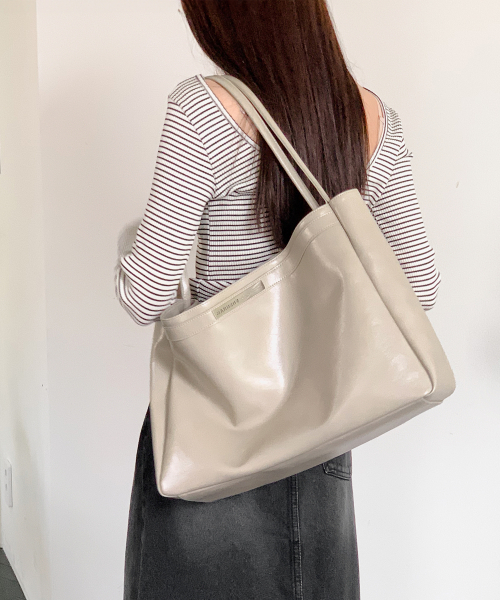 MARHEN.J(マルヘンジェイ)の「ケーシー (CASY) ビッグショルダーバッグ(ショルダーバッグ・レディース・ブラック/オートミール・FREE)」の3枚目の写真