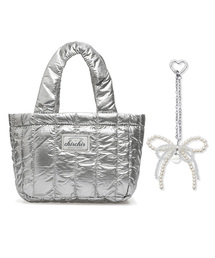 CHISCHIS（チス チス）の「[SET] CHISCHIS PADDING BAG_SILVER + RIBBON HEART CHARM（トートバッグ）」