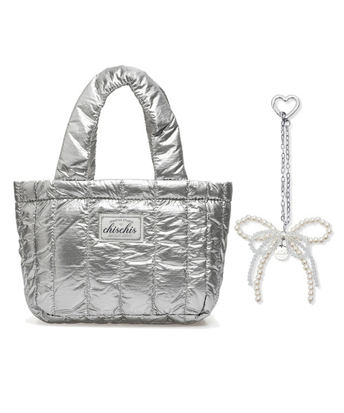 CHISCHIS（チス チス）の「[SET] CHISCHIS PADDING BAG_SILVER + RIBBON HEART CHARM（トートバッグ・レディース・ホワイト/ピンク/シルバー・FREE）」の2枚目の写真