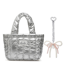CHISCHIS（チス チス）の「[SET] CHISCHIS PADDING BAG_SILVER + RIBBON HEART CHARM（トートバッグ）」