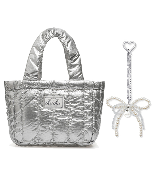 CHISCHIS（チス チス）の「[SET] CHISCHIS PADDING BAG_SILVER + RIBBON HEART CHARM（トートバッグ・レディース・ホワイト/ピンク/シルバー・FREE）」の4枚目の写真