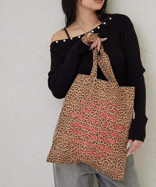 WHO'S WHO gallery（フーズフーギャラリー）の「【WEB限定】ASSORTED MESSAGE LOGO TOTE BAG（トートバッグ・レディース・ホワイト系その他/ブラウン/ブラック系その他/チャコールグレー/ブラック・FREE）」の5枚目の写真