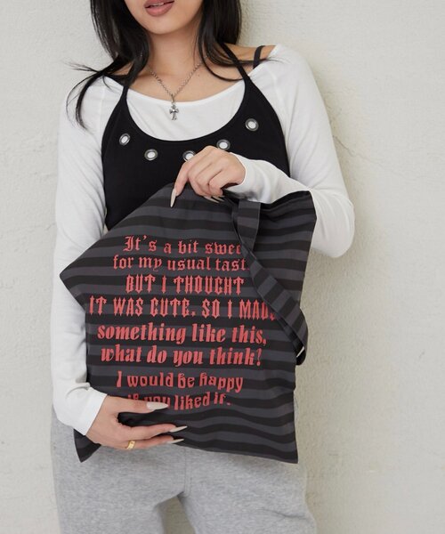 WHO'S WHO gallery（フーズフーギャラリー）の「【WEB限定】ASSORTED MESSAGE LOGO TOTE BAG（トートバッグ・レディース・ホワイト系その他/ブラウン/ブラック系その他/チャコールグレー/ブラック・FREE）」の4枚目の写真