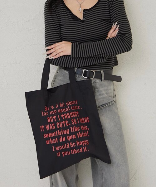 WHO'S WHO gallery（フーズフーギャラリー）の「【WEB限定】ASSORTED MESSAGE LOGO TOTE BAG（トートバッグ・レディース・ホワイト系その他/ブラウン/ブラック系その他/チャコールグレー/ブラック・FREE）」の2枚目の写真