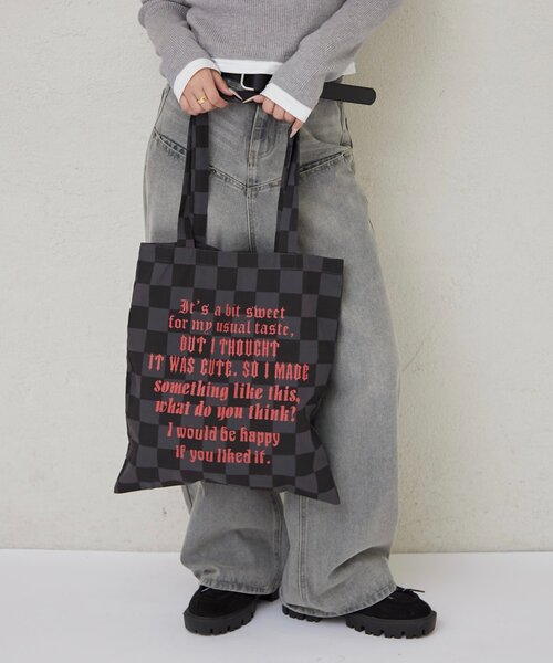 WHO'S WHO gallery（フーズフーギャラリー）の「【WEB限定】ASSORTED MESSAGE LOGO TOTE BAG（トートバッグ・レディース・ホワイト系その他/ブラウン/ブラック系その他/チャコールグレー/ブラック・FREE）」の16枚目の写真