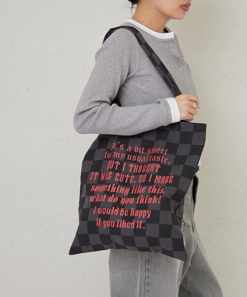 WHO'S WHO gallery（フーズフーギャラリー）の「【WEB限定】ASSORTED MESSAGE LOGO TOTE BAG（トートバッグ・レディース・ホワイト系その他/ブラウン/ブラック系その他/チャコールグレー/ブラック・FREE）」の17枚目の写真