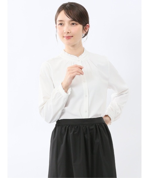 m.f.editorial（エムエフエディトリアル）の「【ストレッチ イージーケア UVカット】バンドカラーフリル 長袖ブラウス（シャツ/ブラウス・レディース・ライトグレー/アイボリー・MEDIUM/LARGE）」の2枚目の写真