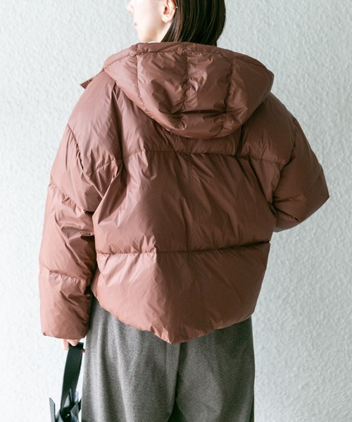 アーバンリサーチ フード付ショートダウンジャケット モカ ITEMS URBANRESEARCH（アイテムズ アーバンリサーチ）の「フーディー