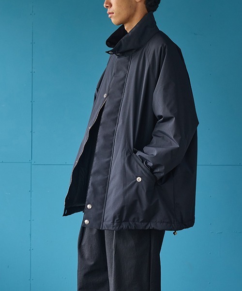 Mackintosh（マッキントッシュ）の「MACKINTOSH / マッキントッシュ：別注 RAINTEC SKYE STAND CO THINDOWN G EX：ONLYARK-1-2516[MUS]（その他アウター・メンズ・ブラック・40/38）」の3枚目の写真
